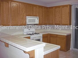 Darling 4 Bedroom Home in 55+ Gated Community in Sacramento, CA (Photo 2 of 2)