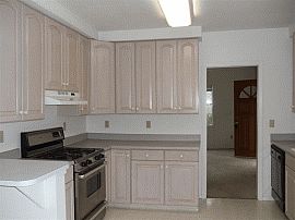 Spacious 2 Bedroom Home with Large Wood Deck in Sacramento, CA (Photo 2 of 3)