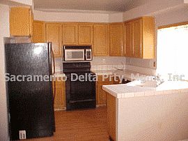 Stupendous 4 Bedroom with 3 Car Garage! in Sacramento, CA (Photo 2 of 2)