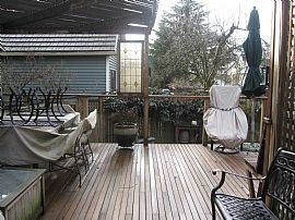 Beautiful 3 Bedroom Home - Well Appointed and Very Clean in Seattle, WA (Photo 3 of 4)