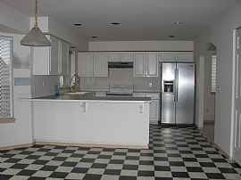 Wonderful 4 Bedroom Home in Good Location  in Federal Way, WA (Photo 2 of 7)