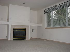 Wonderful 4 Bedroom Home in Good Location  in Federal Way, WA (Photo 5 of 7)