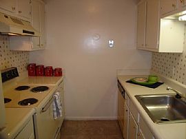 Spacious Apartment - Near Downtown  in Nashville, TN (Photo 4 of 6)