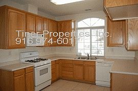 Awesome 3 Bedroom Home with Fenced Yard and 2 Car Garage in Sacramento, CA (Photo 2 of 3)