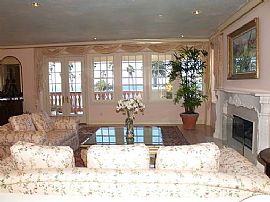 Comfy, Furnished 1 Bedroom Condo on 603 Ocean Avenue in Santa Monica, CA (Photo 2 of 7)