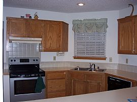 What'S Behind The Red Door? Great 3 Br+ Home! in Bella Vista, AR (Photo 4 of 8)