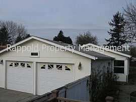 Cute 3 Bedroom Manufactured Home with Gazebo  in Portland, OR