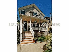 Desirable 3 Bedroom Home with Gourmet Kitchen in Seattle, WA