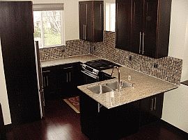 Charming 3 Bedroom Townhouse with Gas Fireplace in Seattle, WA (Photo 2 of 2)