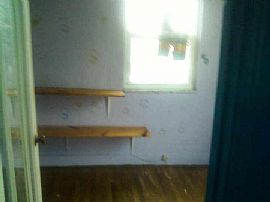 Wonderful 4 Bedroom Duplex Home - a Very Great Place in McKeesport, PA (Photo 3 of 8)