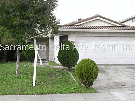 Homey 3 Bedroom Home with Open Floor Plan in Sacramento, CA