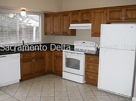 Homey 3 Bedroom Home with Open Floor Plan in Sacramento, CA (Photo 2 of 2)