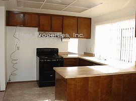 Superb 3 Bedroom Home with Lovely Fireplace!  in Sacramento, CA (Photo 2 of 2)