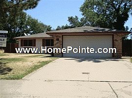 Ideal 3 Bedroom Home with Nice Hardwood Floors in Sacramento, CA