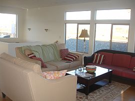 Fully Furnished 4 Bedroom Beach Home for Short Or Long Term in Oxnard, CA (Photo 3 of 12)