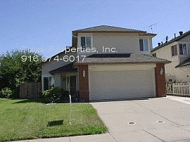 Dazzling 3 Bedroom Home with High Ceilings in Sacramento, CA