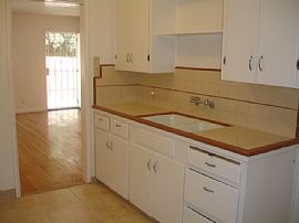 Clean, Comfy, Cozy 2 Bedroom Apartment Close to Downtown in Santa Paula, CA