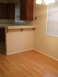 Spacious 3 Bedroom Townhouse with Wood Floors and  Fireplace  in Inglewood, CA (Photo 3 of 8)
