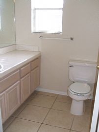 Spacious 3 Bedroom Townhouse with Wood Floors and  Fireplace  in Inglewood, CA (Photo 7 of 8)