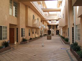 Spacious 3 Bedroom Townhouse with Wood Floors and  Fireplace  in Inglewood, CA (Photo 8 of 8)