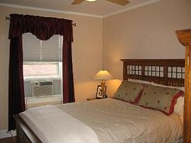 Vintage 1 Bedroom Condo with Upgrades Near Lake  in Evanston, IL (Photo 5 of 7)