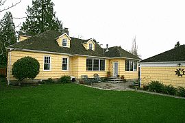 Gracious 4 Bedroom Home with Great Looking Yard in Seattle, WA