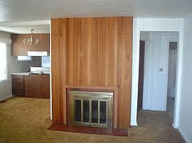 Adorable 2 Bedroom Home with 2 Fireplaces in Seattle, WA (Photo 2 of 2)