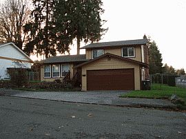 Peaceful 3 Bedroom Home in Quiet Neighborhood in Tacoma, WA