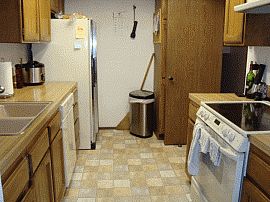 Peaceful 3 Bedroom Home in Quiet Neighborhood in Tacoma, WA (Photo 2 of 2)