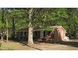 3br House Surrounded By Oak Trees! in Cameron, SC