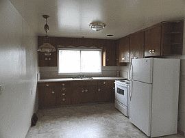 Nice 2 Bedroom Home - Newly Painted  in Tacoma, WA (Photo 2 of 2)