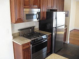 Immaculate 3 Br 2.5 Ba Townhome in Washington, DC (Photo 2 of 2)