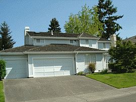 Impeccable 4 Bedroom Home Great For Guests in Kent, WA