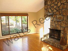 Inviting 5 Bedroom Roomy Home in Birmingham, AL (Photo 2 of 2)