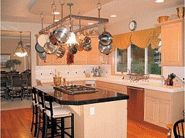 Magnificent 4 Bedroom Home with 4 Car Garage  in Kent, WA (Photo 2 of 2)