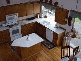 Luxurious 4 Bedroom Home with Unique Layout in Kent, WA (Photo 2 of 2)