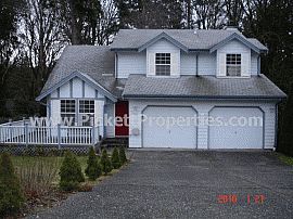 Cheery 3 Bedroom Home with Amazing Kichen in Bremerton, WA