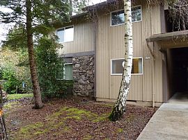 Beautiful 2 Bedroom Apt. in Portland, OR (Photo 4 of 4)