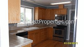 Divine 3 Bedroom Home with Great Yard in Bremerton, WA (Photo 2 of 2)