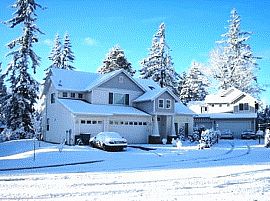 Amazing 5 Bedroom Home with Special Lighting in Lynnwood, WA