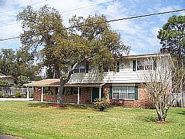 Big and Beautiful 4 Bedroom / 2.5 Bath House in Shalimar, FL