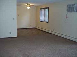 Large Corner 2-Bedroom in Cambridge, MN (Photo 2 of 3)