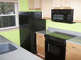 Sweet 3 Bedroom Home in Sensational Location in Portland, OR (Photo 2 of 2)