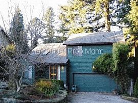 Fabulous 3 Bedroom Home with Big Rooms in Portland, OR
