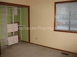 Fabulous 3 Bedroom Home with Big Rooms in Portland, OR (Photo 2 of 2)