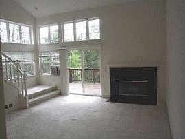 Immaculate 2 Bedroom Townhouse with Open Layout in Portland, OR (Photo 2 of 2)