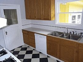 Cozy 2 Bedroom Home - Close to Downtown in Portland, OR (Photo 2 of 2)