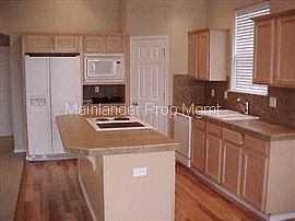 Enchanting 2 Bedroom Home with Charm in Salem, OR (Photo 2 of 2)