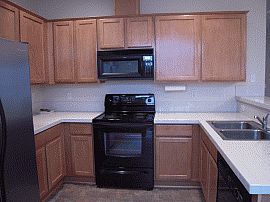 Exclusive 3 Bedroom Townhouse with Many Amenities in Beaverton, OR (Photo 2 of 2)