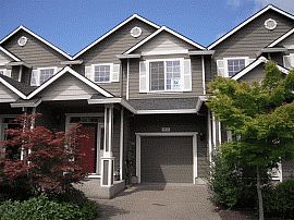 Eloquent 3 Bedroom Townhome with Custom Paint in Beaverton, OR
